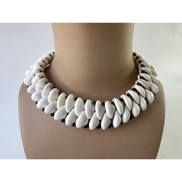 90's Cowrie Shell Collar 18" Beachy Statement Layered Shell Bib Necklace - Picture 6 of 9